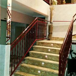 Residencia de Mayores Santa Teresa Malagón escaleras internas de una vivienda